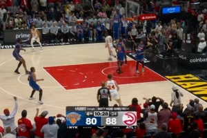 杀疯了！库明加反击1打3 腾空暴起强攻再拿两分