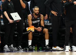 狄龙不满裁判：他们现在只在一侧吹哨 裁判需要解释他们的判罚