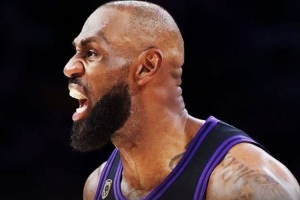 系列赛2-0领先！体育预测平台更新湖人晋级概率：由25%暴涨至61%