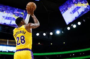 外线有谱！八村塁半场三分3中2贡献6分3板