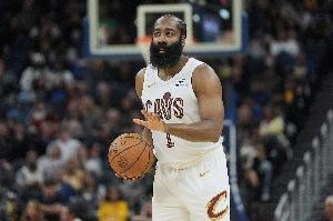 手感不佳！哈登半场三分6中1拿7分3助 正负值+8