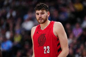 防守与篮板很给力！克林根半场8中3得7分7板2盖帽