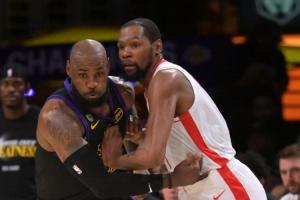 包夹老詹试试？火箭记者：KD一直被包夹 但詹姆斯却是被单防的