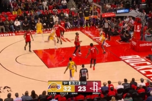 摘星揽月！海斯跟进接肯纳德超高抛传空接暴扣打停火箭