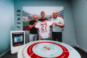 米体：国米正在运作阿拉杰贝戈维奇的转会，球员无意留在勒沃库森