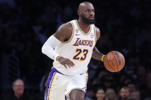 詹姆斯谈绝平三分：我的队友们信任我 我很庆幸自己还能做到这些