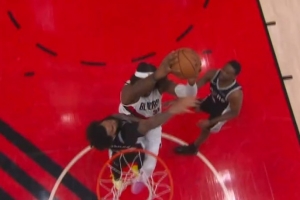 横冲直撞！罗威掩护顺下霸王硬上弓 暴力隔扣尚帕尼！