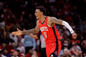 乌度卡：小贾整场比赛非常有影响力 他很有侵略性&没放弃投篮机会