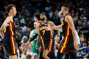 老鹰首发有三位最快进步球员：CJ/沃克/丹尼尔斯 且都效力过鹈鹕