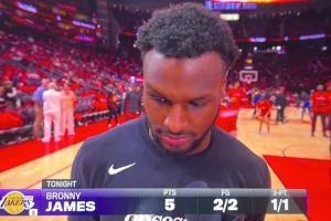 布朗尼谈父亲：他的伟大已无可多求 有他在场上是一种莫大的恩赐