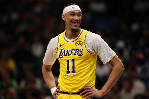 兢兢业业！海斯8中5贡献12分4板2帽1断 正负值+7