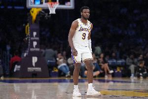 湖人上半场替补合计18分&海斯9分布朗尼5分 火箭替补合计仅3分