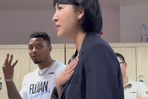 双杀广东！福建执行董事伍佰兰表扬全队 皮特森比手势要3倍赢球奖