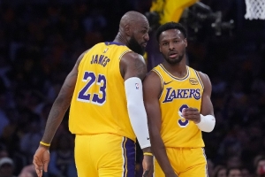 布朗尼：不记得詹姆斯上次给我传空接是什么时候 我们有眼神交流