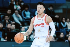 常规赛最后一轮最佳阵容：贺希宁 马昆杜 莱迪 刘晓宇 李添荣