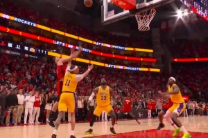 太难了！申京绝杀失手 湖人保护篮板还胜0.9秒