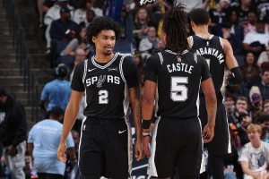 马刺本场最多落后15分&最终完成逆转 在G2中他们末节惨遭14分逆转