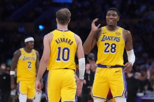 杨毅：火箭太烂了 才显得斯玛特、肯纳德这些球员很厉害