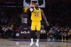 阿里纳斯：若老詹真的带队晋级了 你们该改变对他的看法了吧？