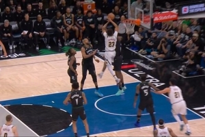 维持原判！卡梅隆·约翰逊切入欲隔扣被里德犯规 森林狼挑战失败