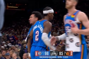 燃起来了！亚历山大抢断反击一条龙打中 怒吼庆祝