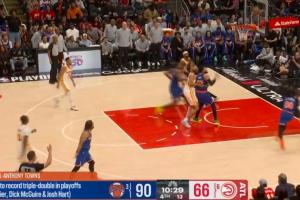 队史第四人！唐斯助攻阿努诺比命中三分 个人季后赛生涯首次三双