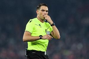 欧冠半决赛首回合巴黎VS拜仁裁判：瑞士裁判桑德罗·舍雷尔执法