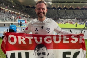 老队友！曼联晒马塔为B费评选英超最佳助力照片