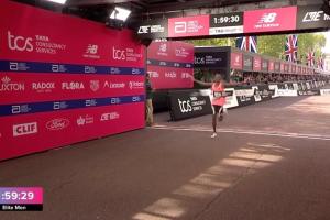 人类历史首次跑进2小时！萨维1小时59分30完赛，破马拉松世界纪录