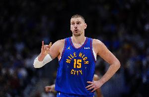 身手全能！约基奇半场12中7拿到14分5板8助 正负值+4