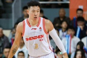 在如今CBA前三节是双外援的情况下 贺希宁的表现更凸显了他的价值