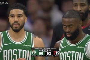 何谓并肩作战！布朗to气喘吁吁的塔图姆：深呼吸 我来防乔治！