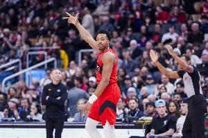 攻防一体啊！斯科蒂·巴恩斯燃烧全场 轰下23分9板6助1断3帽