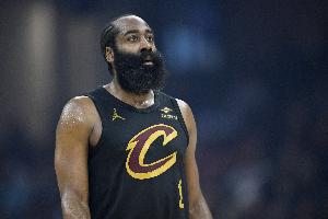 稍有回暖！哈登连送助攻后自己反击得手 骑士9-3反超打停猛龙