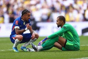 邮报：恩佐赛中想与麦克法兰沟通，让桑切斯装受伤引发利兹联不满