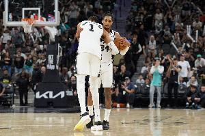 瓦塞尔：已对文班统治级的攻防表现习以为常 我们需要他这样发挥