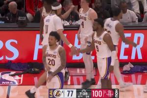 比赛还剩7分25秒 湖人换下詹姆斯等主力宣布投降！