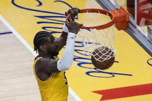 斯玛特谈艾顿被驱逐：这判罚纯属胡扯 我们认可他的处理方式