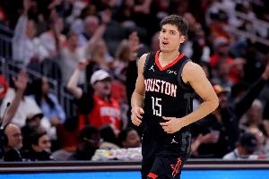 小贾：面对外界质疑想要反弹并不容易 但谢泼德将球队抗在了肩上