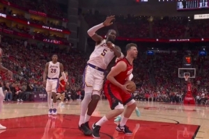 Siegel：艾顿肘击申京绝对是恶犯毫无疑问 但是否二级见仁见智