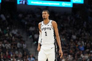 解说：马刺阵地防守制约了开拓者 后者难靠中路单打&挡拆开发机会