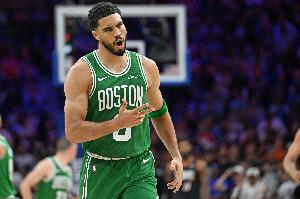 超巨表现！塔图姆全场16中8得到30分7板11助 季后赛总得分平威少