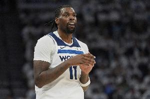 险些伤退！纳兹·里德替补11中5拿到12分8板1助