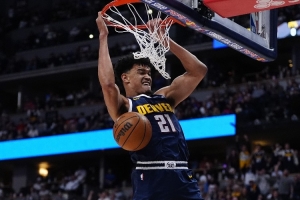 9中7得20分！约基奇：斯潘塞·琼斯一直做着准备 防守侵略性十足