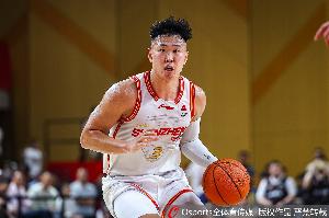 媒体人：一开始贺希宁会犯一些很奇怪的错误 现在已成为一方大将