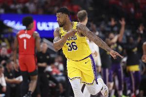 NBA：斯玛特质疑裁判公正性罚3.5万 肯纳德对裁判出言不逊罚2.5万