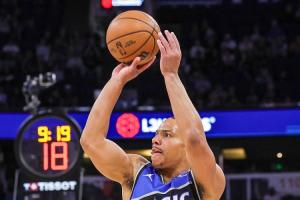 肌肉射手！贝恩18投7中&三分10中5得22分5板1助1断 得分全队最高