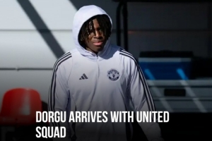 曼联官方：多尔古有望入选本轮名单，约罗也随队抵达老特拉福德