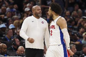 这么打可不好赢！活塞半场失误12-3遥遥领先魔术 坎宁安个人6次