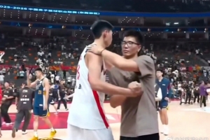 媒体人：徐昕焦泊乔生涯轨迹在夏天发生戏剧性的交替 心疼焦泊乔